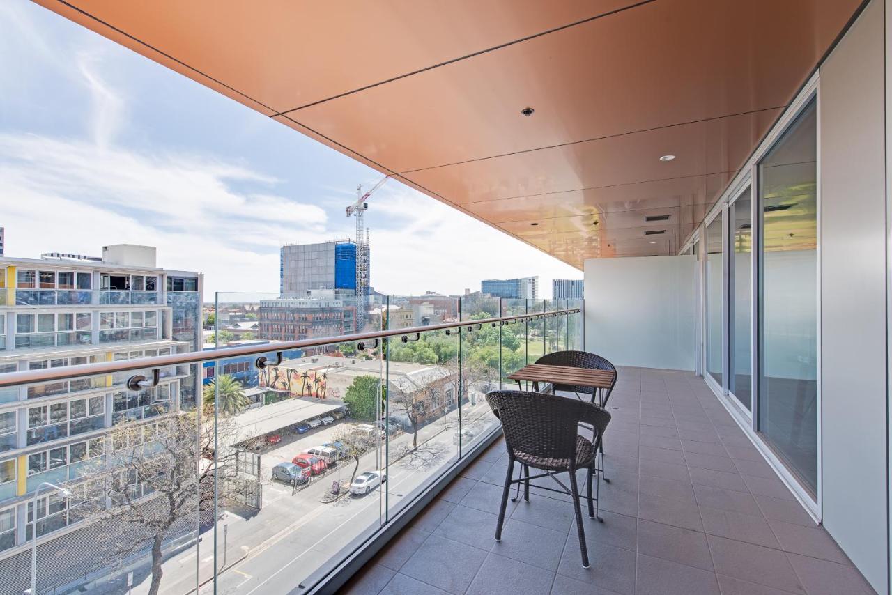Vision On Morphett Adelaide Central Buitenkant foto