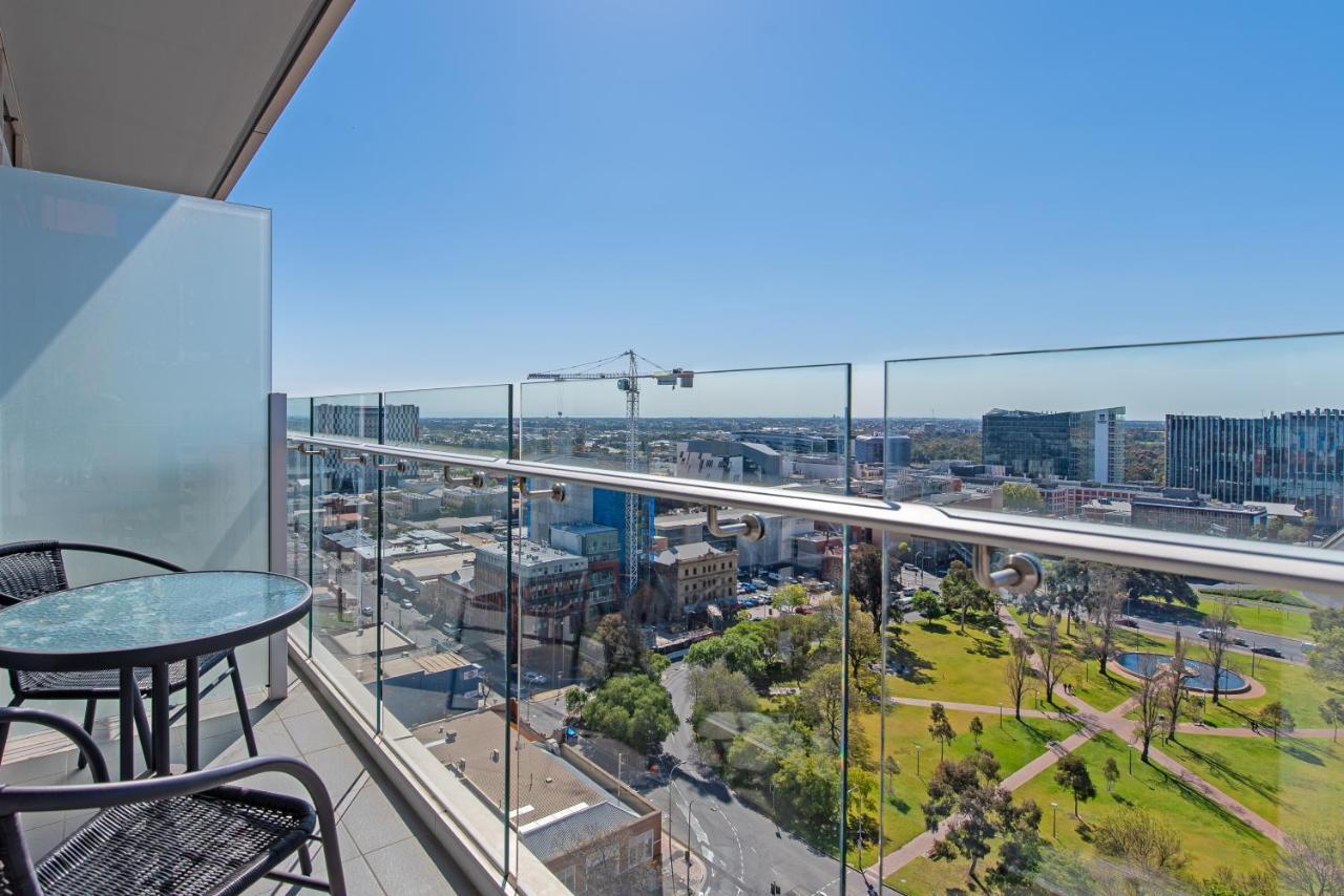 Vision On Morphett Adelaide Central Buitenkant foto